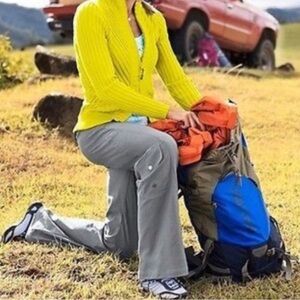 Athleta Womens Low Rise Dipper Cargo Bootcut Hiking
Pants Turquoise size 2